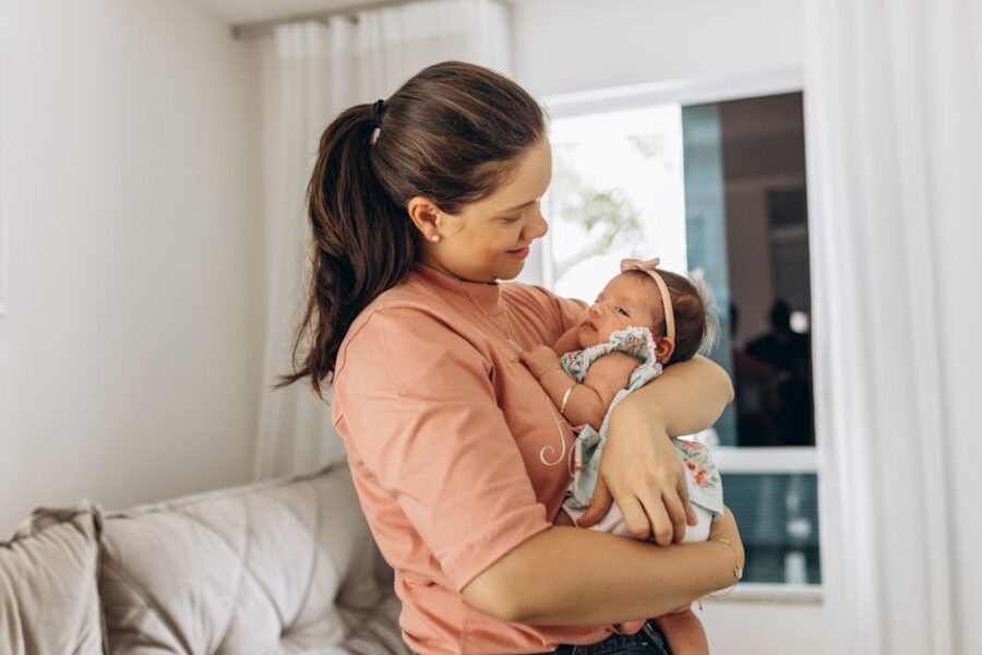 Como ajudar seu bebê a dormir melhor: dicas práticas