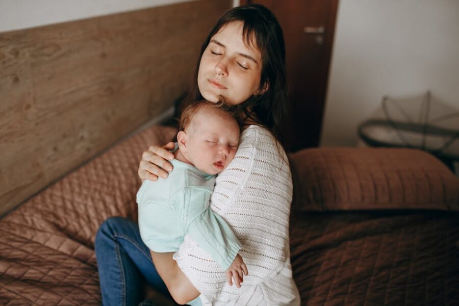Como Segurar um Bebê no Colo com Segurança e Conforto