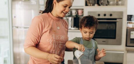 como estimular a autonomia dos filhos com estratégias práticas